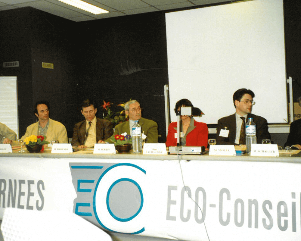 Photo d'archive de 1987 montrant une assemblée générale de ECO-Conseil